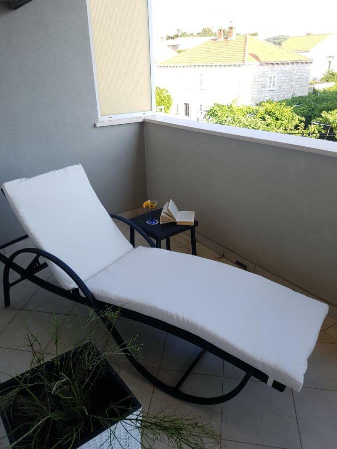 Apartment Ban *